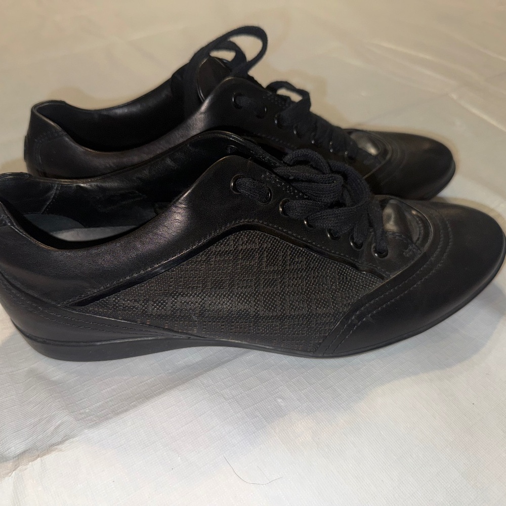 Hugo Boss black leather low-top sneakers Size 9.5
